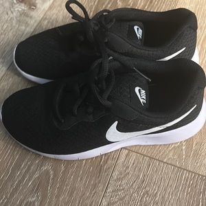 Youth Girls Nike shoes
